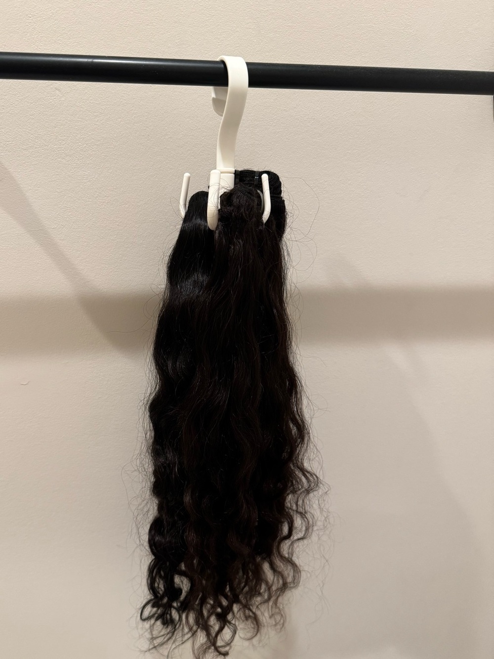 Raw Indian curly bundles 🤎
2 bundles 26” + 1 bundle 24. Never Worn